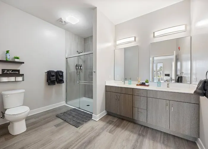 Appartement Style Near Downtown With Pool, Free Parking, Gym, Sauna & Warrenville