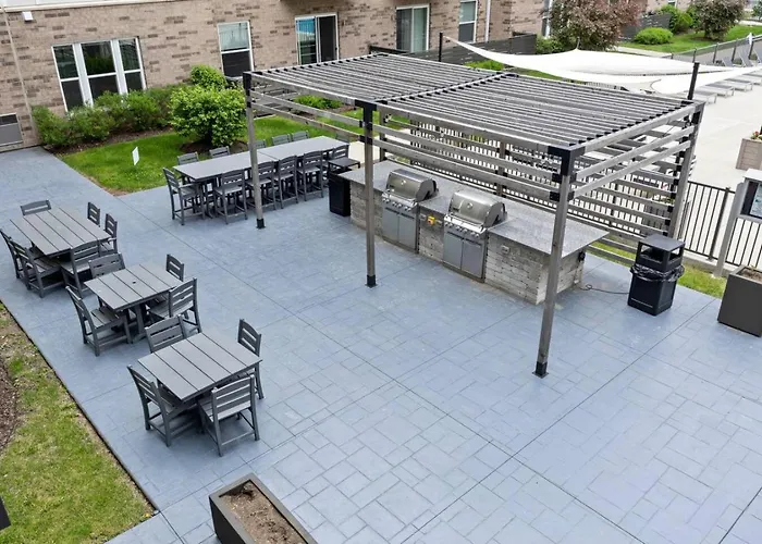 Appartement Style Near Downtown With Pool, Free Parking, Gym, Sauna & Warrenville