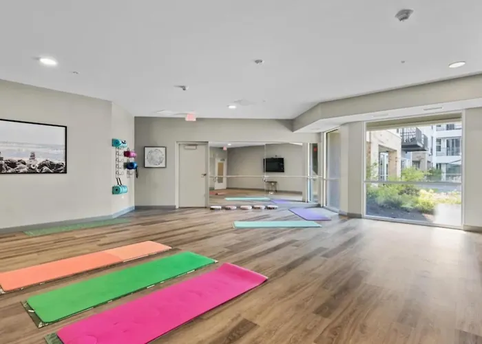 Appartement Style Near Downtown With Pool, Free Parking, Gym, Sauna & Warrenville