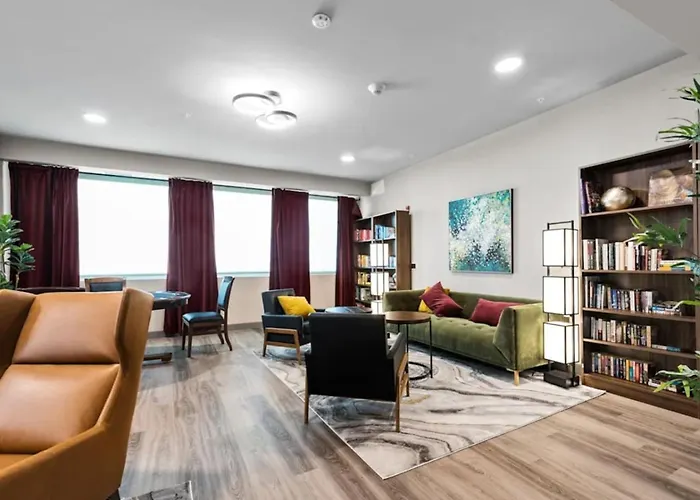 Style Near Downtown With Pool, Free Parking, Gym, Sauna & *