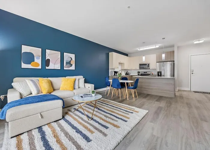 Style Near Downtown With Pool, Free Parking, Gym, Sauna & Warrenville