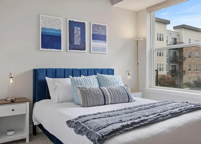 Style Near Downtown With Pool, Free Parking, Gym, Sauna &