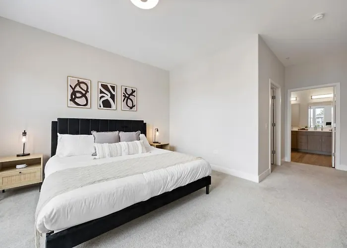 Style Near Downtown With Pool, Free Parking, Gym, Sauna & Appartement *
