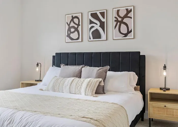 Apartamento Style Near Downtown With Pool, Free Parking, Gym, Sauna & Warrenville