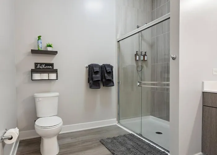 Appartement Style Near Downtown With Pool, Free Parking, Gym, Sauna & Warrenville