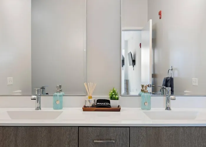 Style Near Downtown With Pool, Free Parking, Gym, Sauna & *