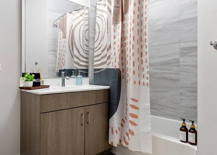 Style Near Downtown With Pool, Free Parking, Gym, Sauna & *