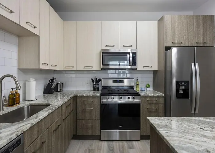 Style Near Downtown With Pool, Free Parking, Gym, Sauna & Warrenville