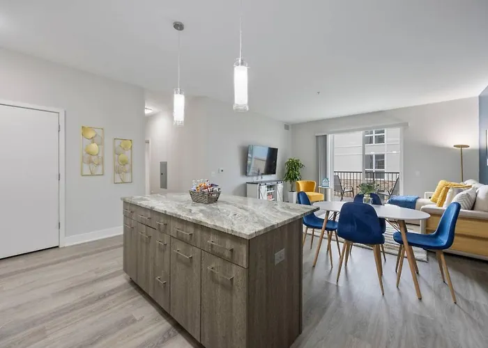 Style Near Downtown With Pool, Free Parking, Gym, Sauna & * Warrenville