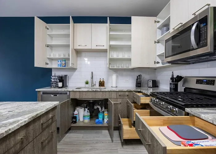 Style Near Downtown With Pool, Free Parking, Gym, Sauna & *