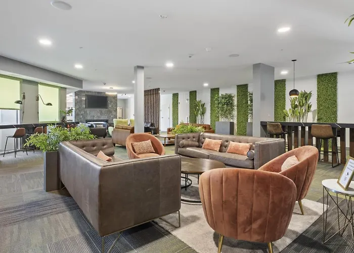 Style Near Downtown With Pool, Free Parking, Gym, Sauna & * Warrenville
