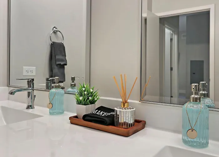 Appartement Style Near Downtown With Pool, Free Parking, Gym, Sauna & Warrenville