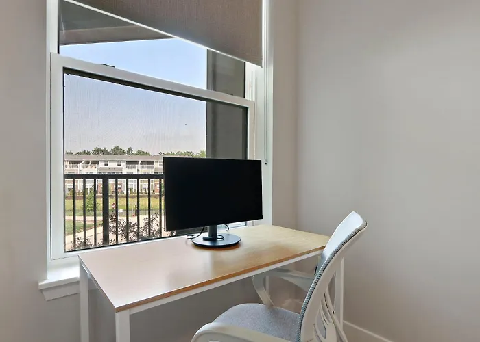 Style Near Downtown With Pool, Free Parking, Gym, Sauna & Apartamento *