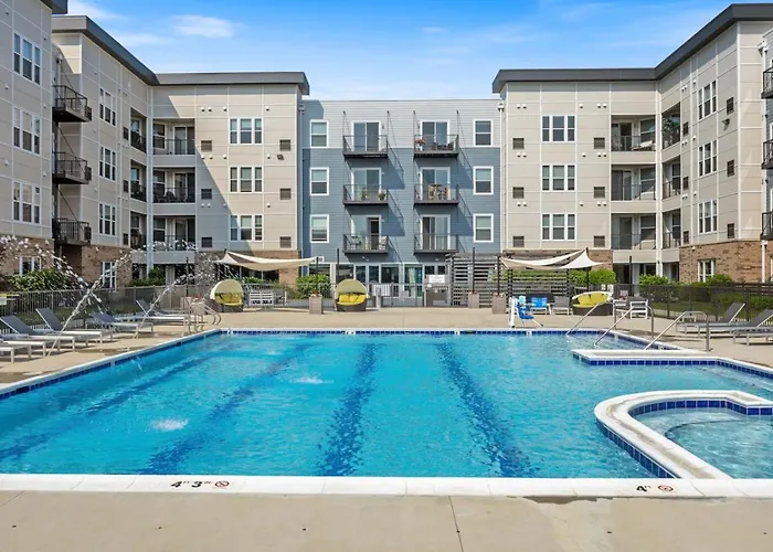 Appartement Style Near Downtown With Pool, Free Parking, Gym, Sauna & Warrenville