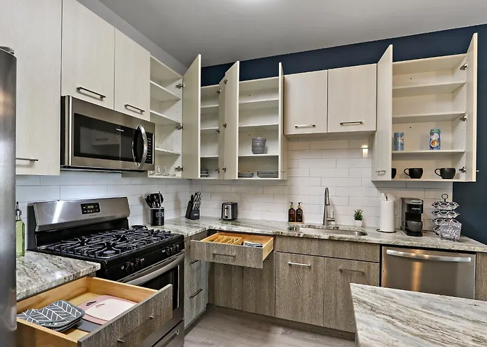 Apartamento Style Near Downtown With Pool, Free Parking, Gym, Sauna & Warrenville