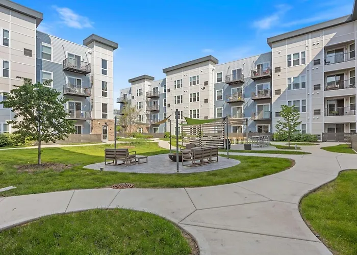 Style Near Downtown With Pool, Free Parking, Gym, Sauna &