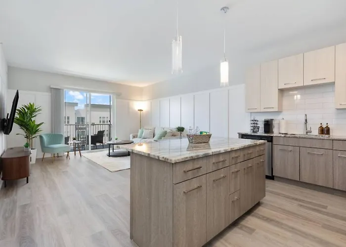 Style Near Downtown With Pool, Free Parking, Gym, Sauna &